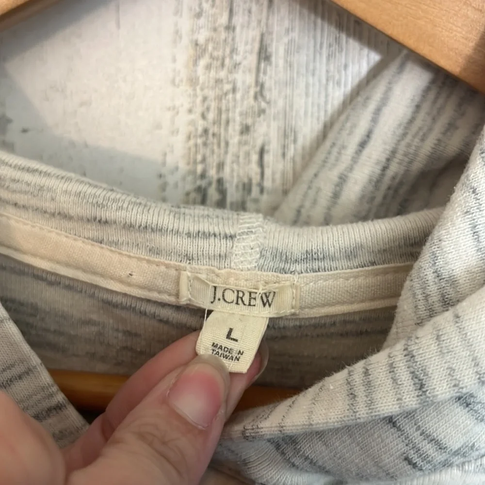 A38 large white sweatshirt size L J CREW #A38